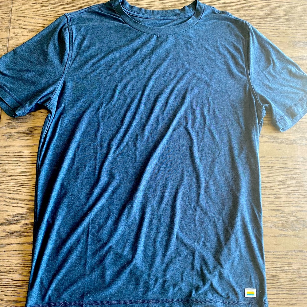Mens Vuori Strato Tech Tee size small/ color Navy Heather